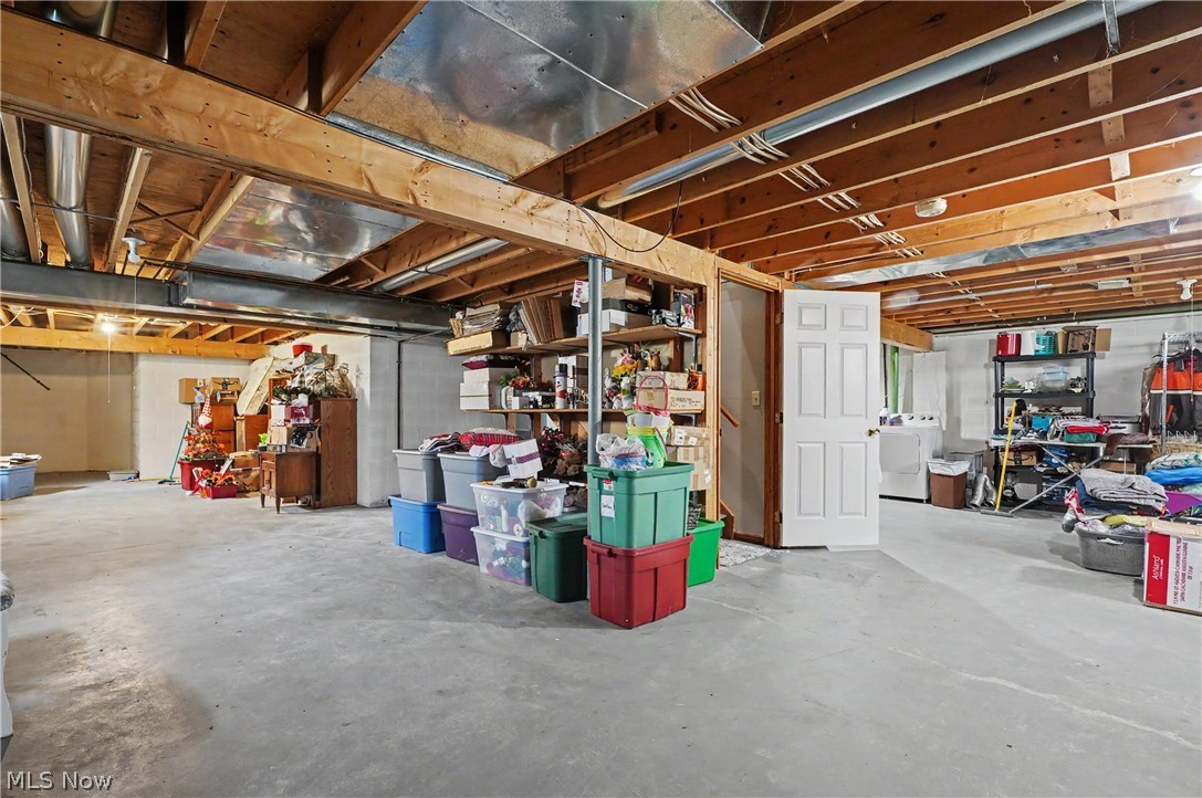 17 Harneds Landing Cortland OH 44410