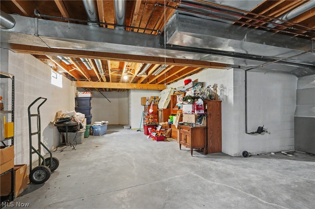 17 Harneds Landing Cortland OH 44410