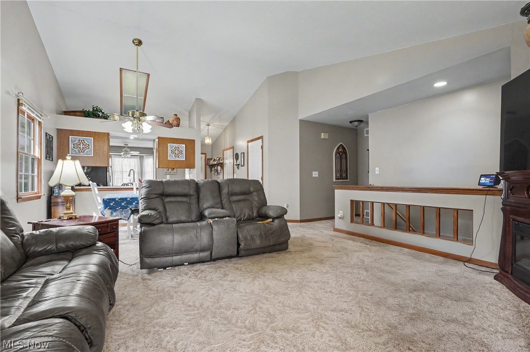 17 Harneds Landing Cortland OH 44410