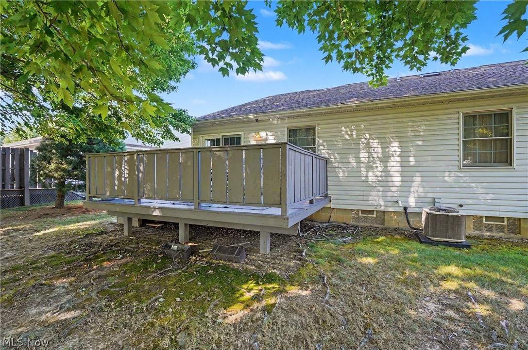 17 Harneds Landing Cortland OH 44410
