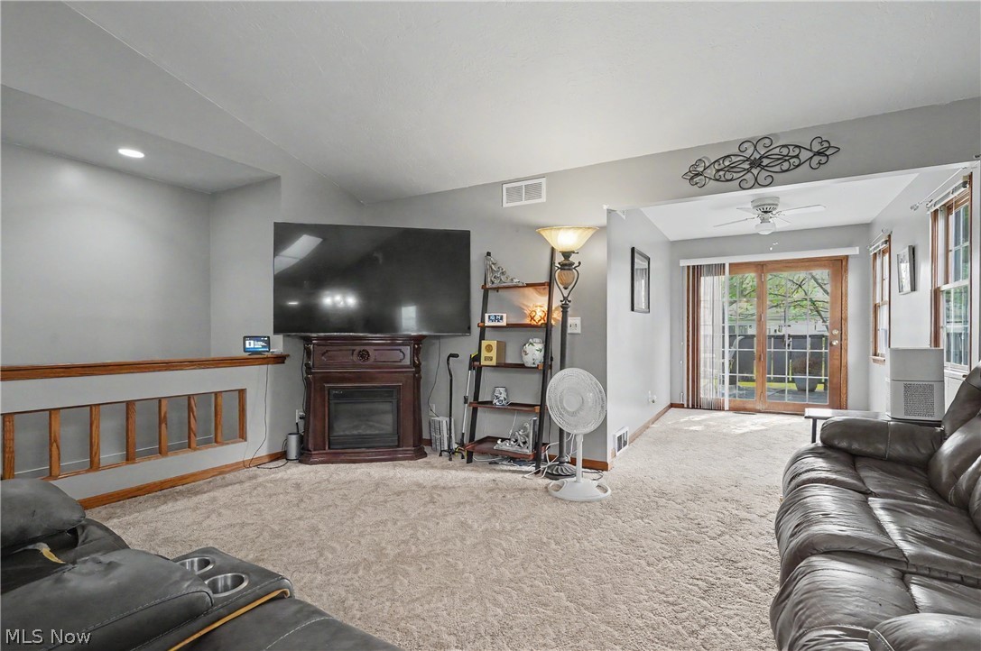17 Harneds Landing Cortland OH 44410