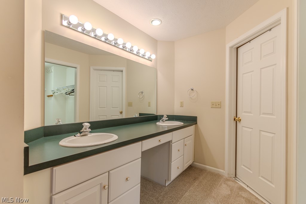 390 Blair Circle Aurora OH 44202