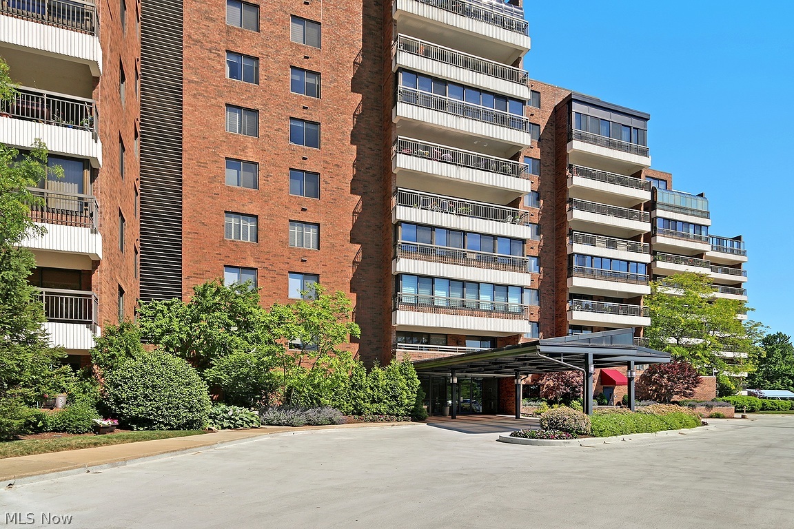 Beachwood OH, 27500 Cedar Road, Unit 707