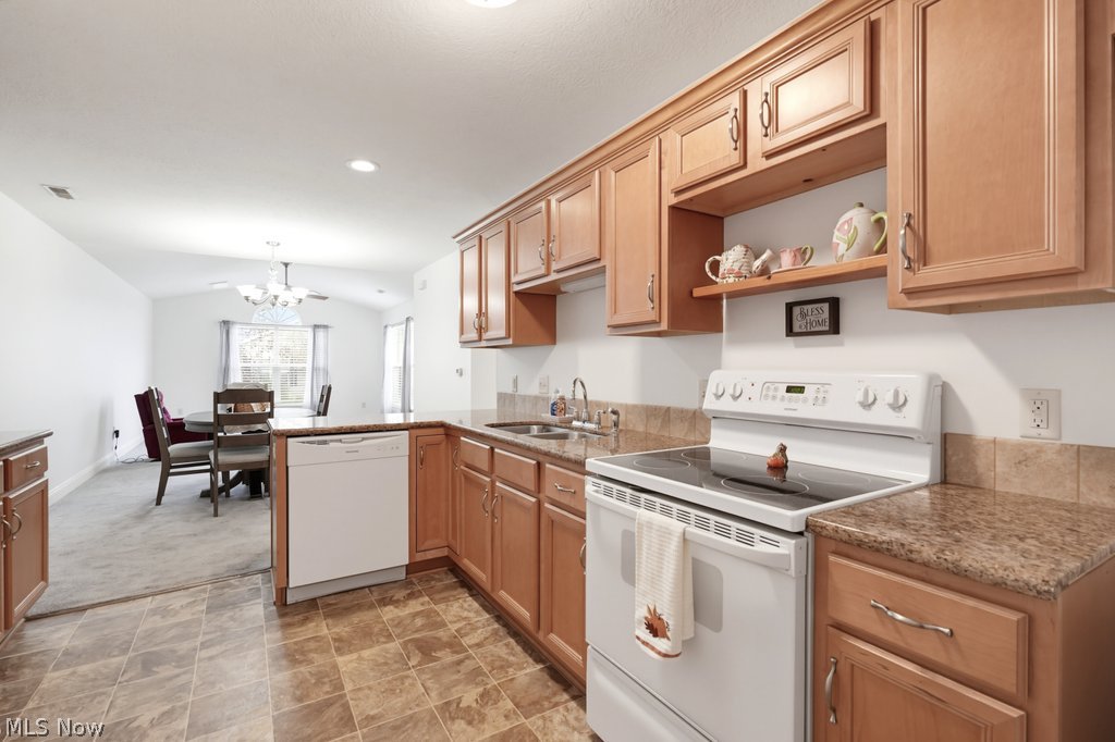 162 Woodbury Glen Street SE Hartville OH 44632