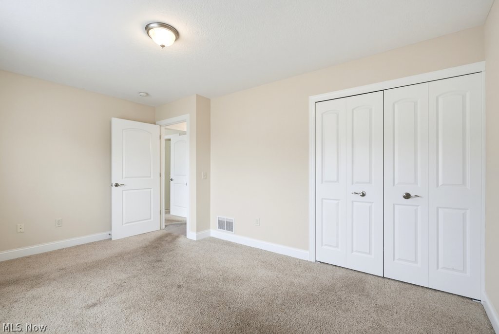 162 Woodbury Glen Street SE Hartville OH 44632