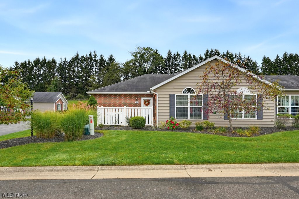 162 Woodbury Glen Street SE Hartville OH 44632