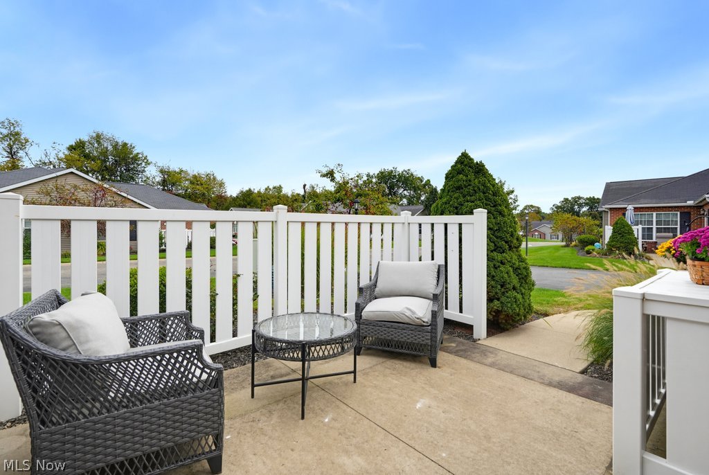 162 Woodbury Glen Street SE Hartville OH 44632