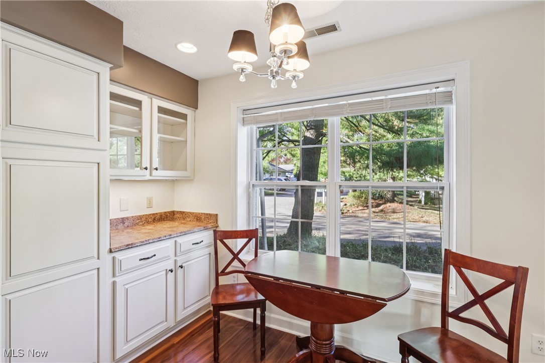 889 Lynnhaven Lane Akron OH 44313