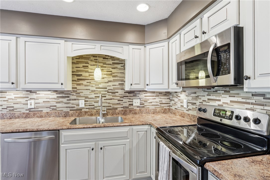 889 Lynnhaven Lane Akron OH 44313