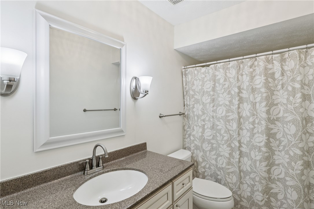 889 Lynnhaven Lane Akron OH 44313