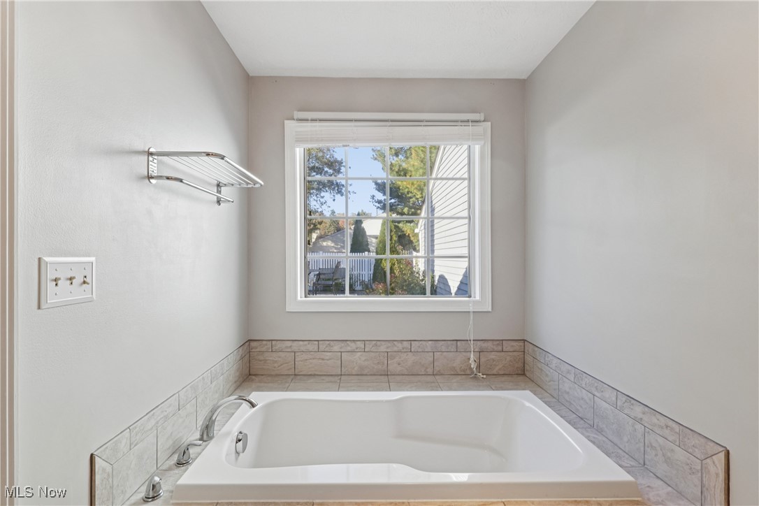 889 Lynnhaven Lane Akron OH 44313