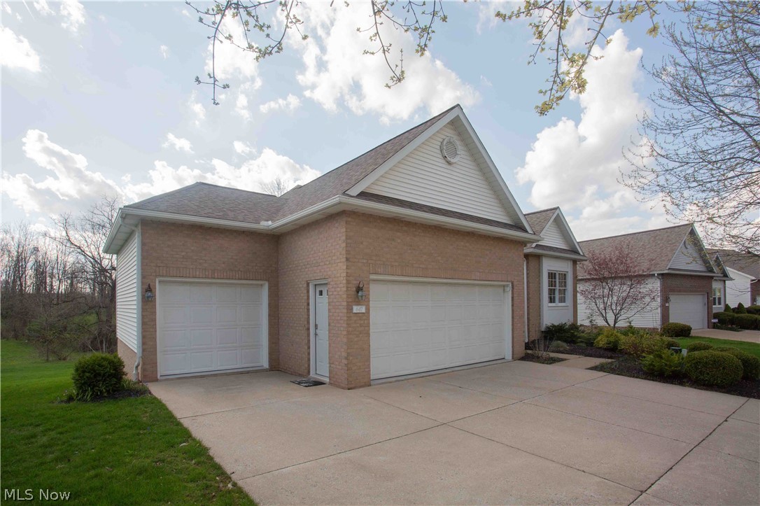 647 N Ridgecliff Street Tallmadge OH 44278
