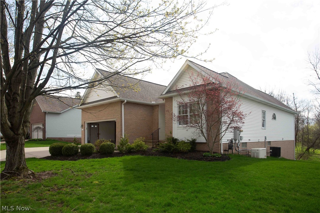 647 N Ridgecliff Street Tallmadge OH 44278