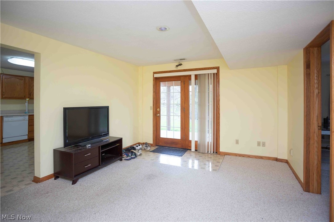 647 N Ridgecliff Street Tallmadge OH 44278
