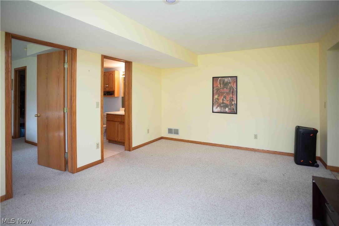 647 N Ridgecliff Street Tallmadge OH 44278