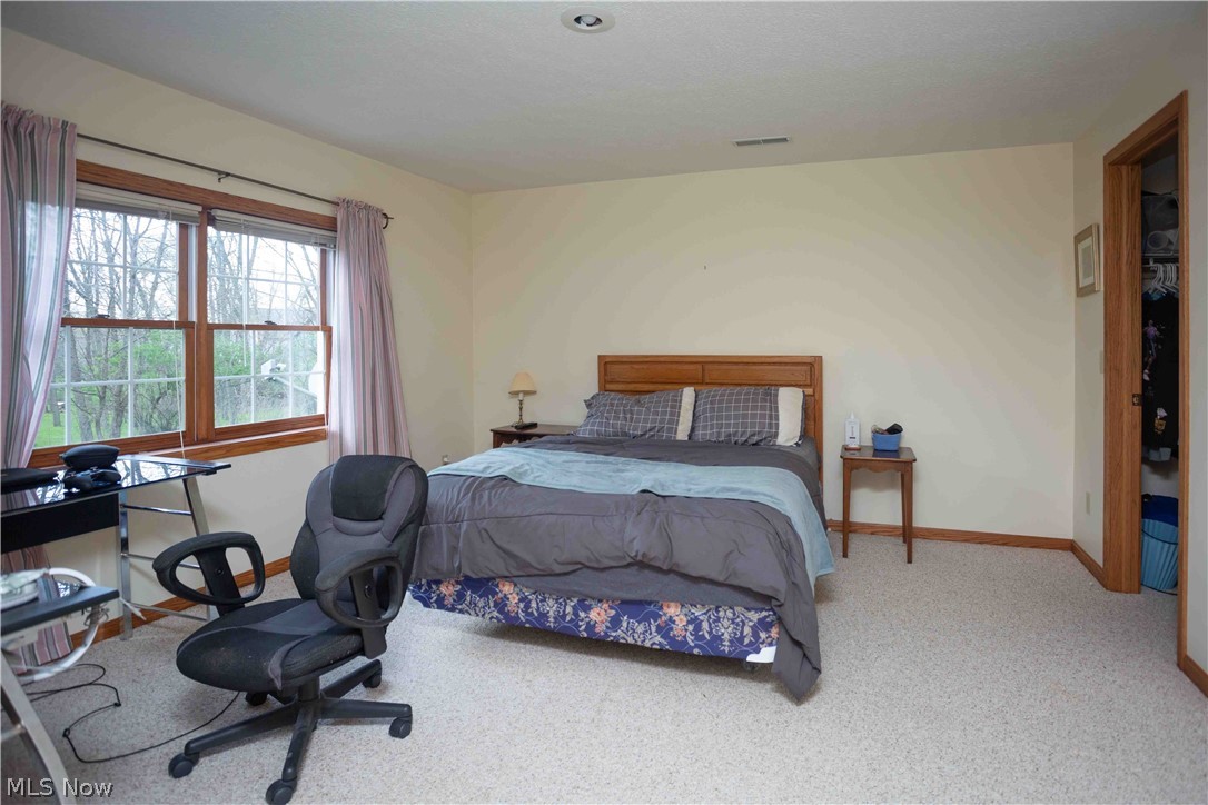647 N Ridgecliff Street Tallmadge OH 44278