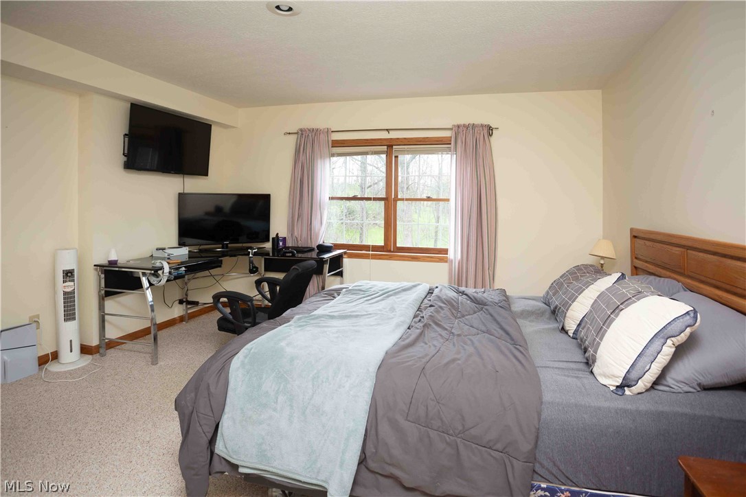 647 N Ridgecliff Street Tallmadge OH 44278