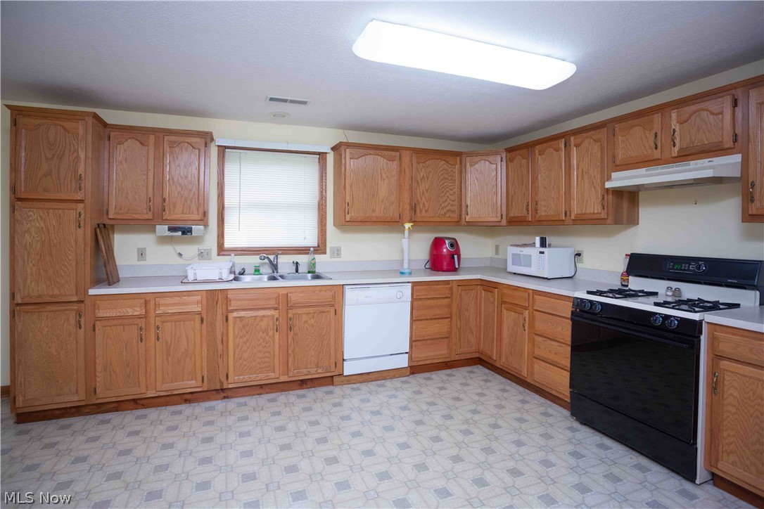 647 N Ridgecliff Street Tallmadge OH 44278