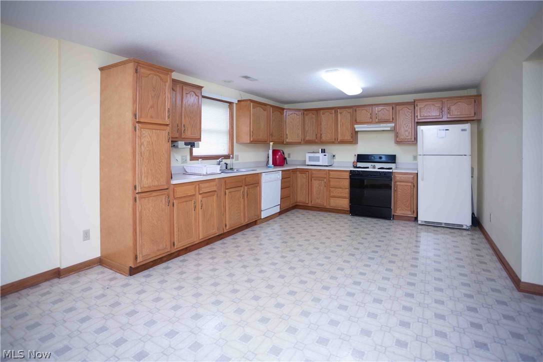 647 N Ridgecliff Street Tallmadge OH 44278