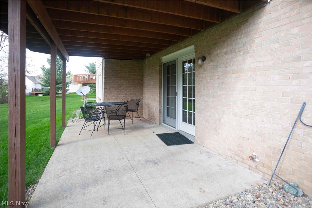 647 N Ridgecliff Street Tallmadge OH 44278