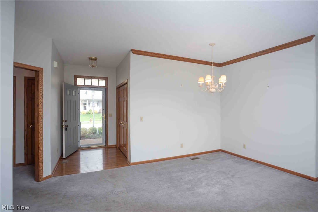 647 N Ridgecliff Street Tallmadge OH 44278