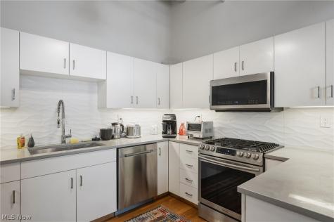 635 W Lakeside Avenue Cleveland OH 44113