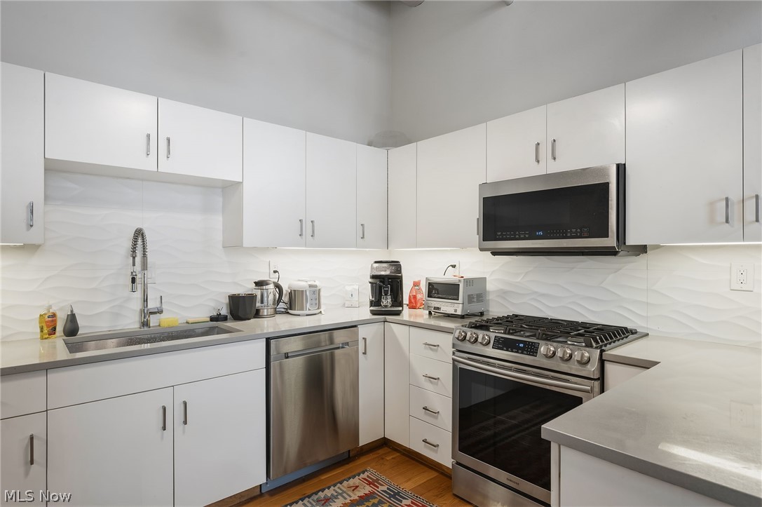635 W Lakeside Avenue Cleveland OH 44113