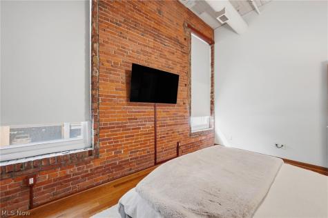 635 W Lakeside Avenue Cleveland OH 44113