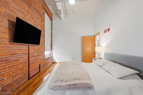 635 W Lakeside Avenue Cleveland OH 44113