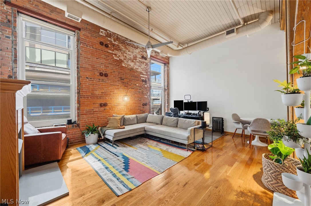 635 W Lakeside Avenue Cleveland OH 44113