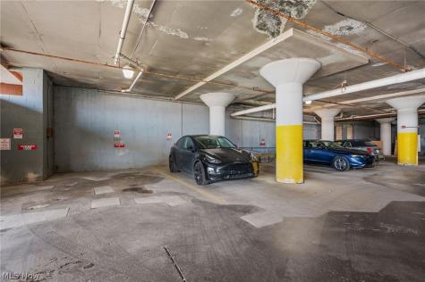 635 W Lakeside Avenue Cleveland OH 44113