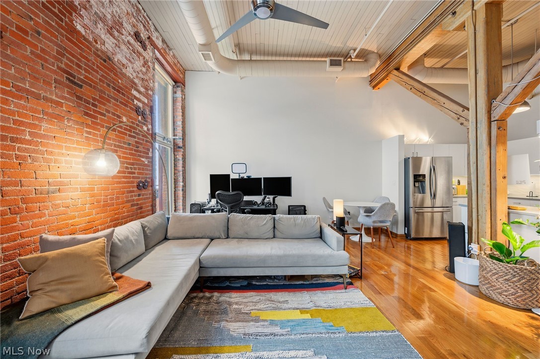 635 W Lakeside Avenue Cleveland OH 44113