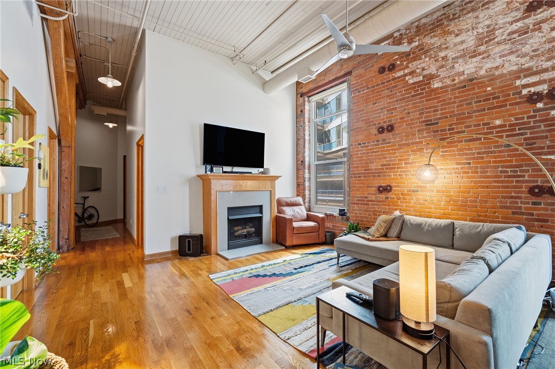 635 W Lakeside Avenue Cleveland OH 44113