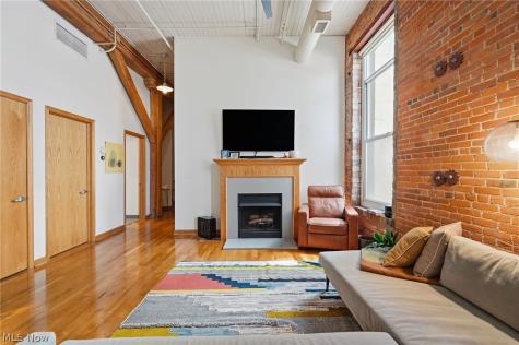 635 W Lakeside Avenue Cleveland OH 44113