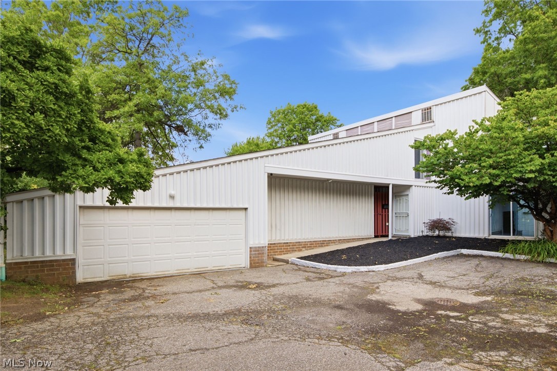 13 Sutton Place Shaker Heights OH 44120