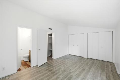 13 Sutton Place Shaker Heights OH 44120