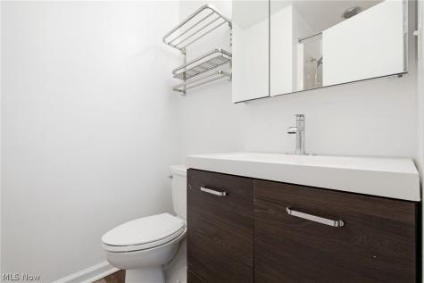 13 Sutton Place Shaker Heights OH 44120