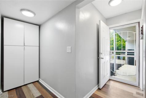 13 Sutton Place Shaker Heights OH 44120
