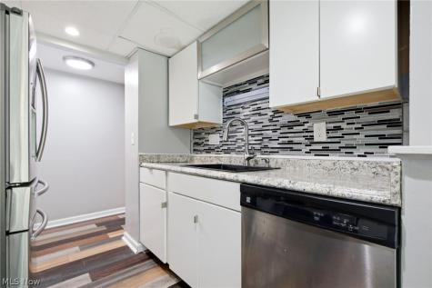 13 Sutton Place Shaker Heights OH 44120