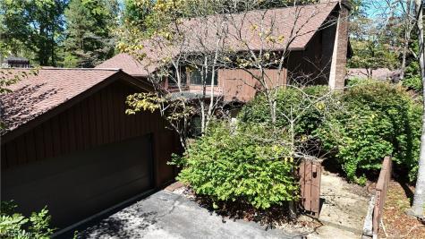 1939 Pine Drive Kent OH 44240