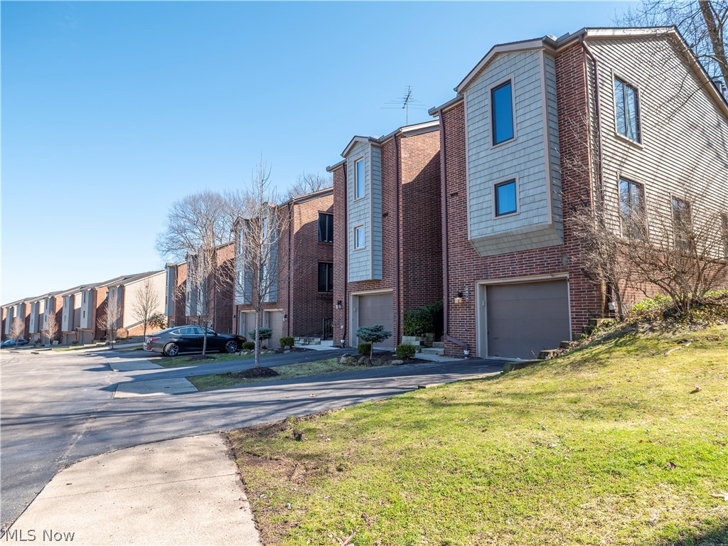 6878 W Fitzwater Road Brecksville OH 44141