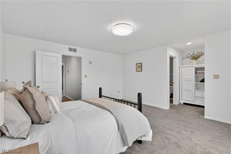 6943 Father Caruso Drive Cleveland OH 44102