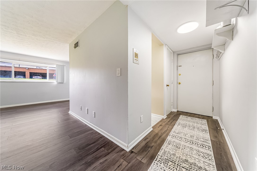 22011 River Oaks Drive Rocky River OH 44116