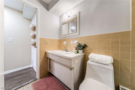22011 River Oaks Drive Rocky River OH 44116