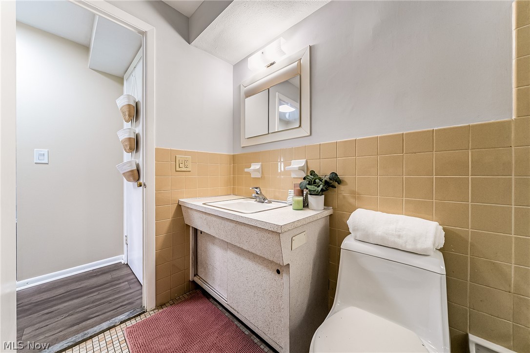 22011 River Oaks Drive Rocky River OH 44116