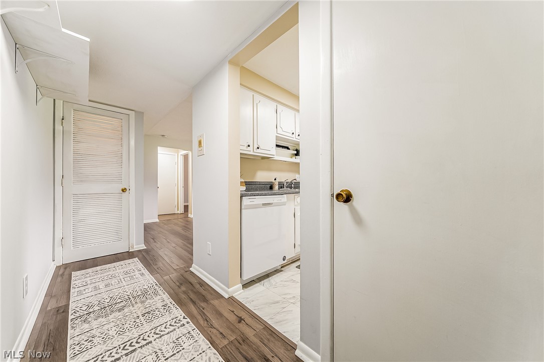22011 River Oaks Drive Rocky River OH 44116