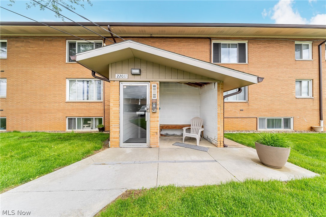 22011 River Oaks Drive Rocky River OH 44116