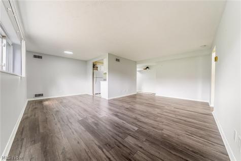 22011 River Oaks Drive Rocky River OH 44116