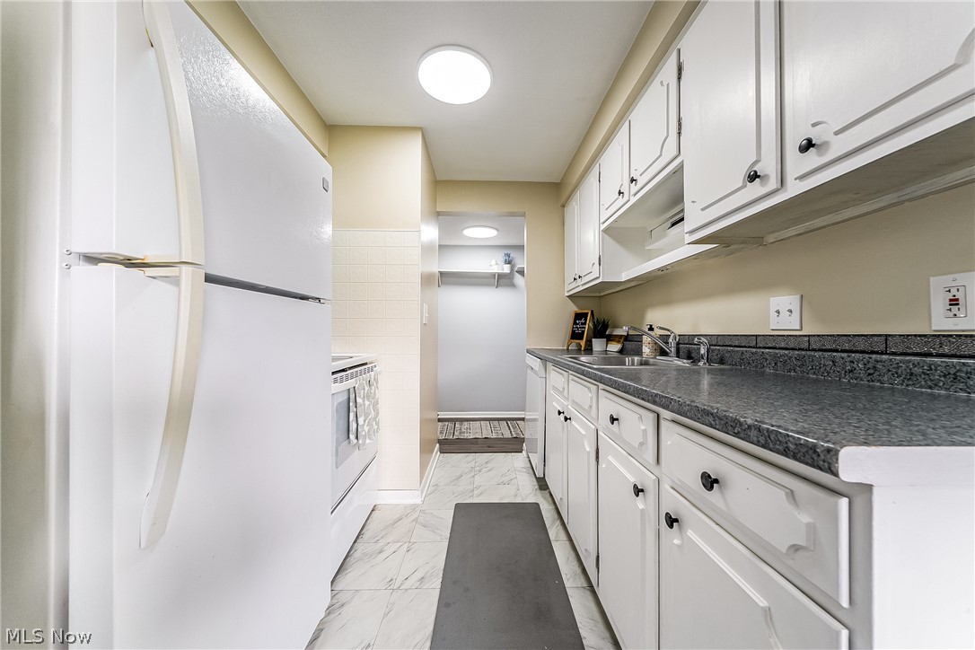 22011 River Oaks Drive Rocky River OH 44116