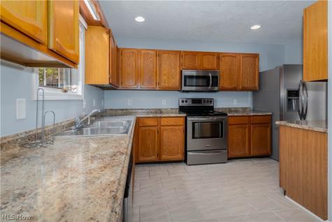 4920 Pond Drive NW North Canton OH 44720